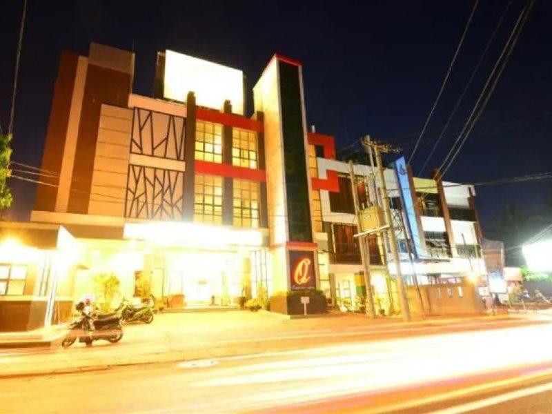 Queen City Hotel Banjarmasin Banjarmasin  Exterior photo