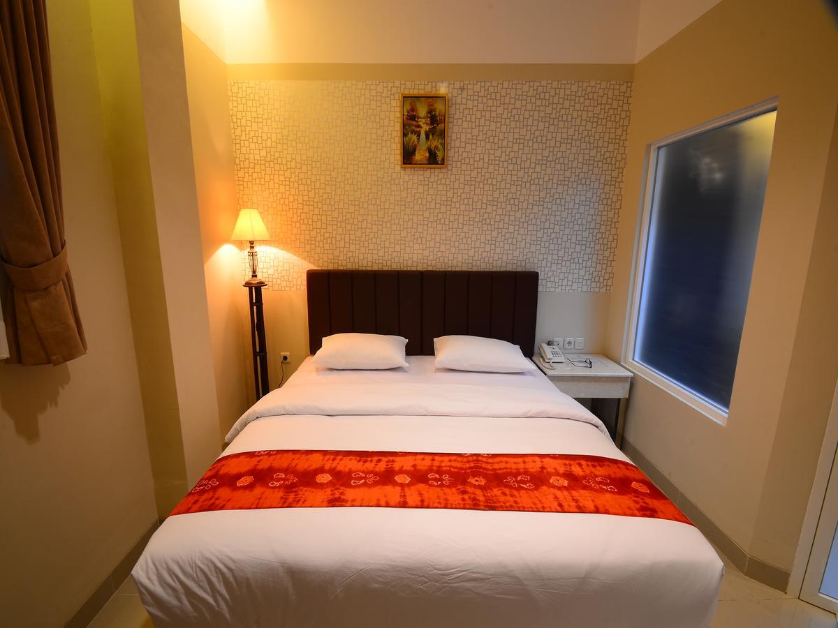 Queen City Hotel Banjarmasin Banjarmasin  Exterior photo